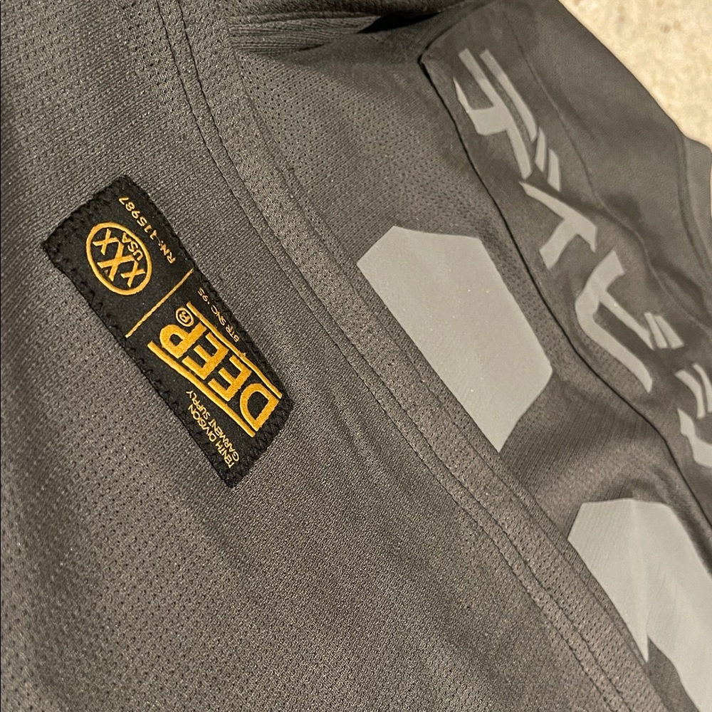 10.DEEP 3M REFLECTIVE JERSEY TOKYO X USA COLLAB RARE VINTAGE GREY NFL FOOTBALL